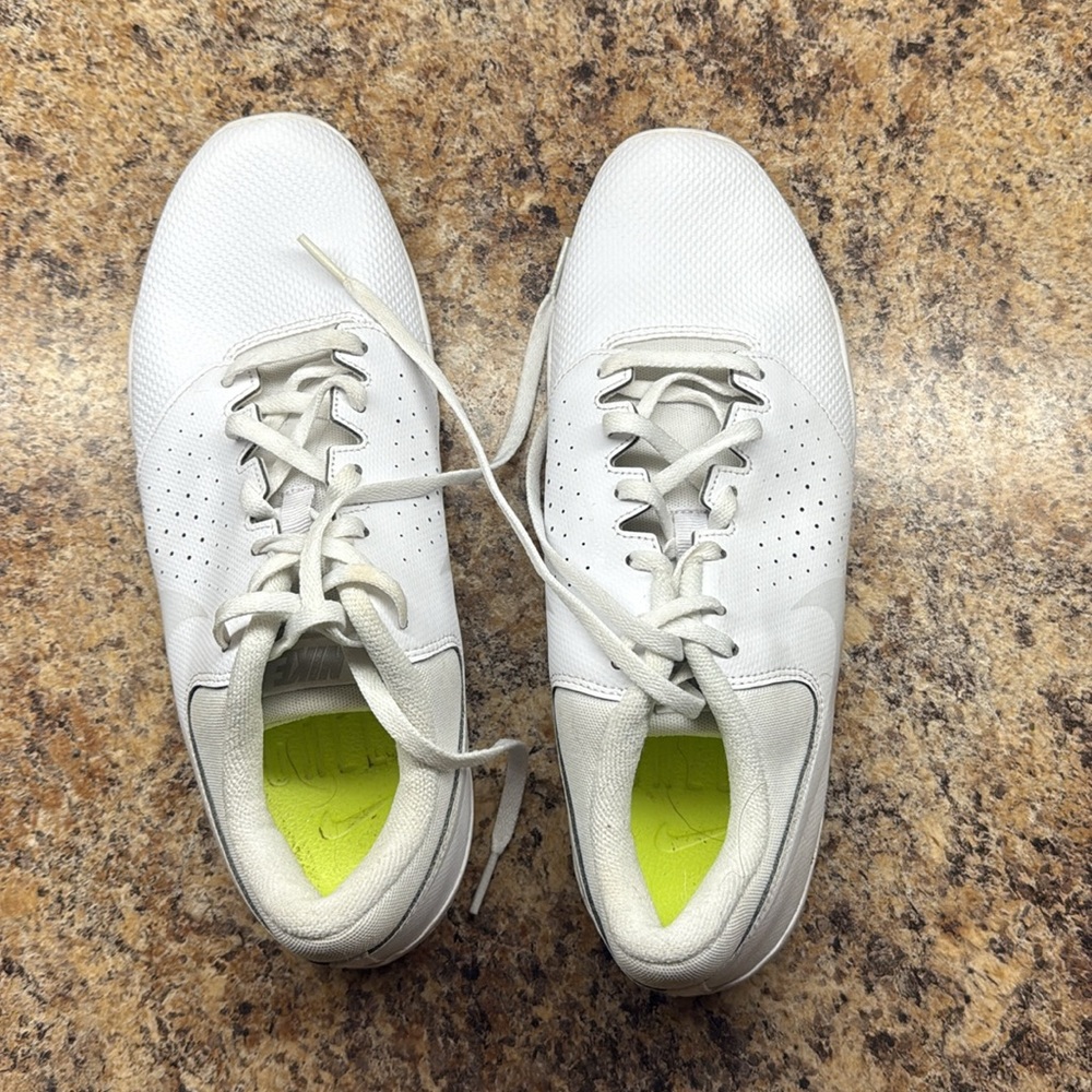 Nike Sideline Cheerleading Sneakers Size 9